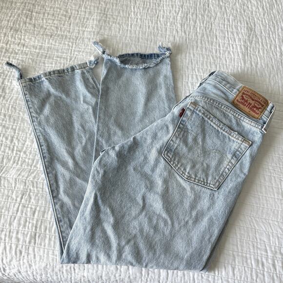 Levi 501 Jeans Women 27x26 Light Wash Button Fly Wedgie Straight Leg Distressed - Picture 1 of 9